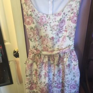 Floral Bonne Chance Collections Dress Size Medium